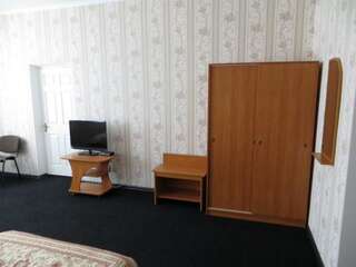 Отель Vershnyk Черкассы Улучшенный двухместный номер с 2 отдельными кроватями-16