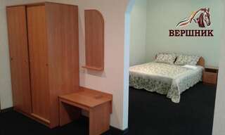 Отель Vershnyk Черкассы Улучшенный двухместный номер с 2 отдельными кроватями-19