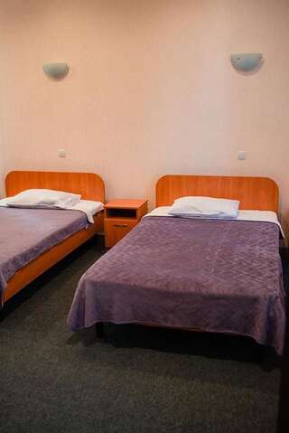 Отель Vershnyk Черкассы Стандартный двухместный номер с 2 отдельными кроватями-7
