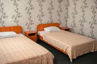 Отель Vershnyk Черкассы Стандартный двухместный номер с 2 отдельными кроватями-9