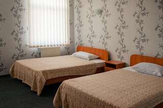 Отель Vershnyk Черкассы Стандартный двухместный номер с 2 отдельными кроватями-11