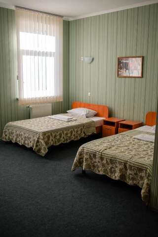 Отель Vershnyk Черкассы Стандартный двухместный номер с 2 отдельными кроватями-13