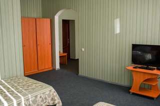 Отель Vershnyk Черкассы Улучшенный двухместный номер с 2 отдельными кроватями-6